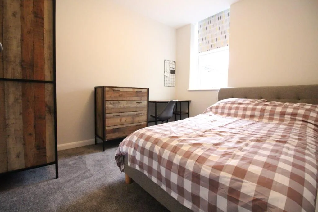 6 bedroom terraced house for rent