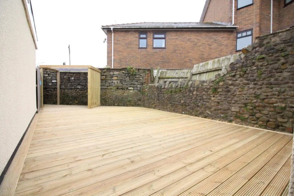 6 bedroom terraced house for rent