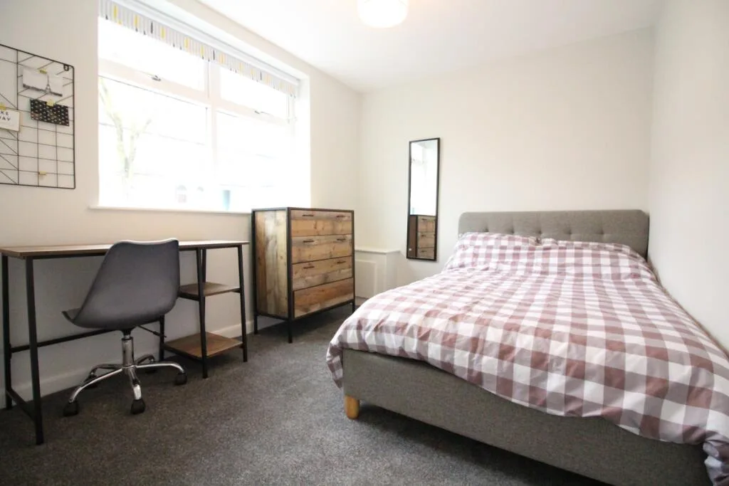 6 bedroom terraced house for rent