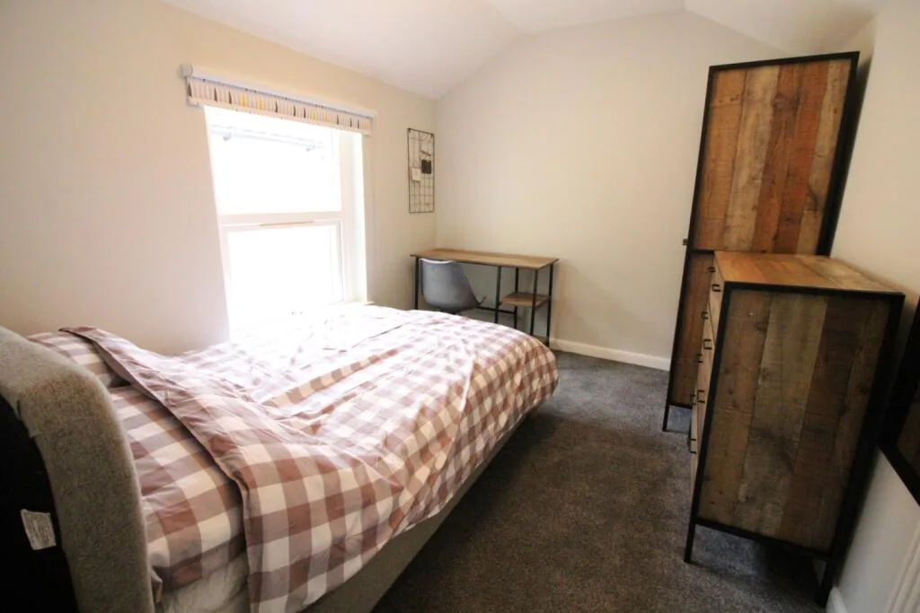6 bedroom terraced house for rent