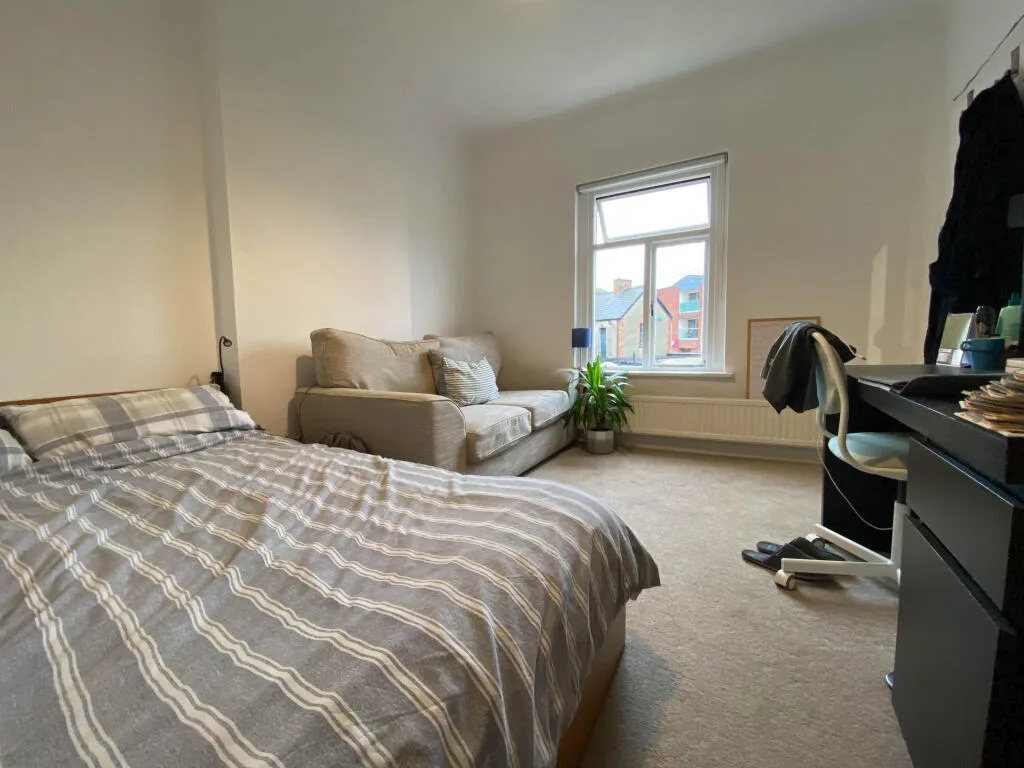 5 bedroom end of terrace house for rent