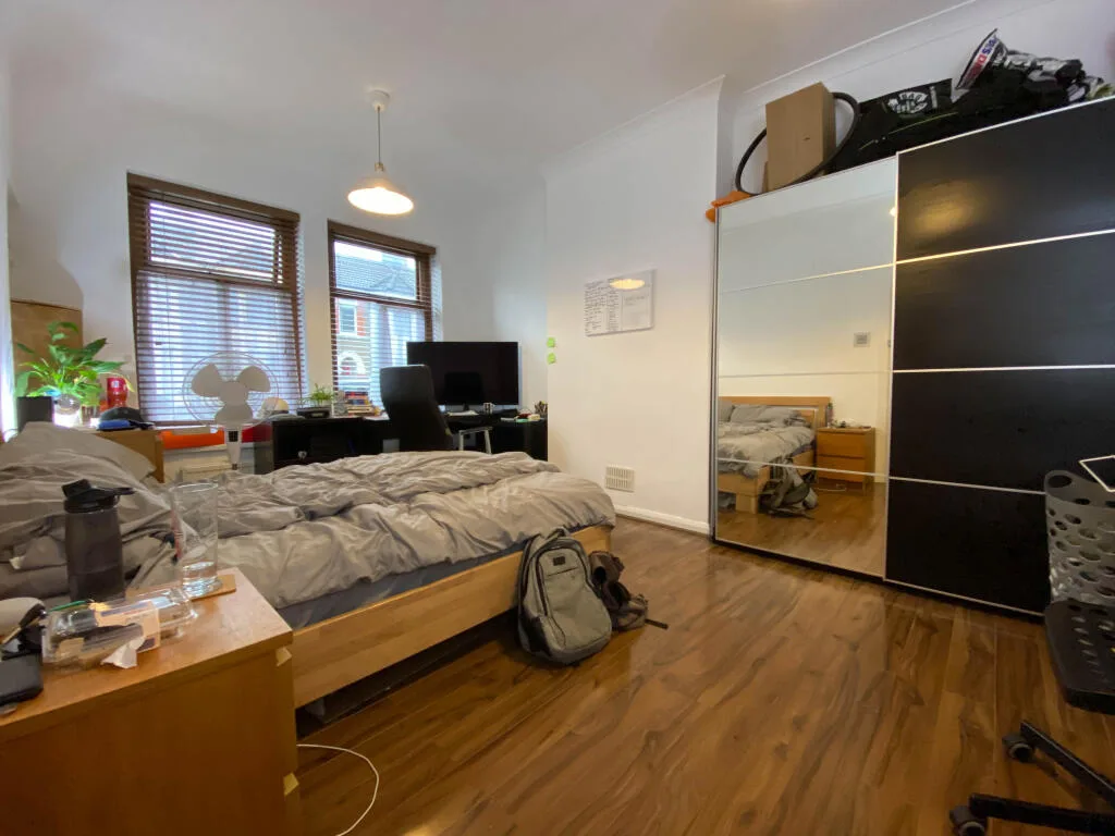 5 bedroom end of terrace house for rent