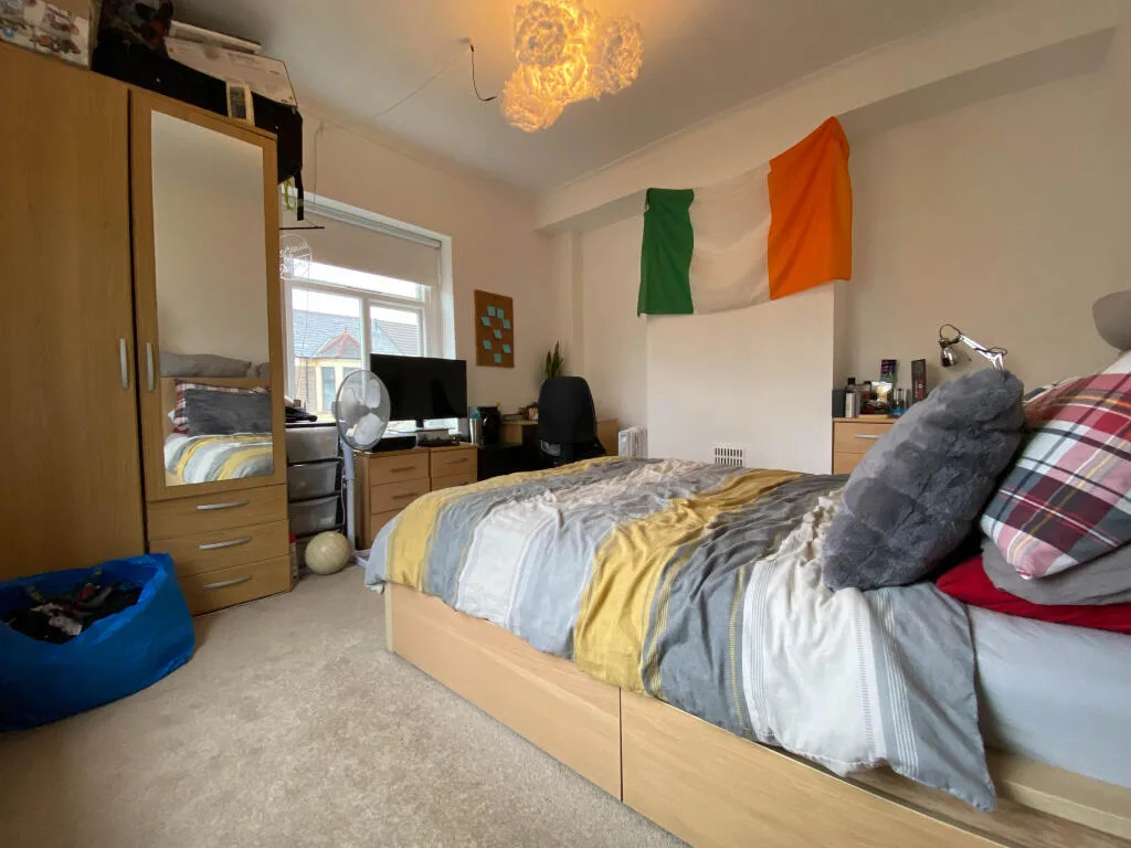 5 bedroom end of terrace house for rent