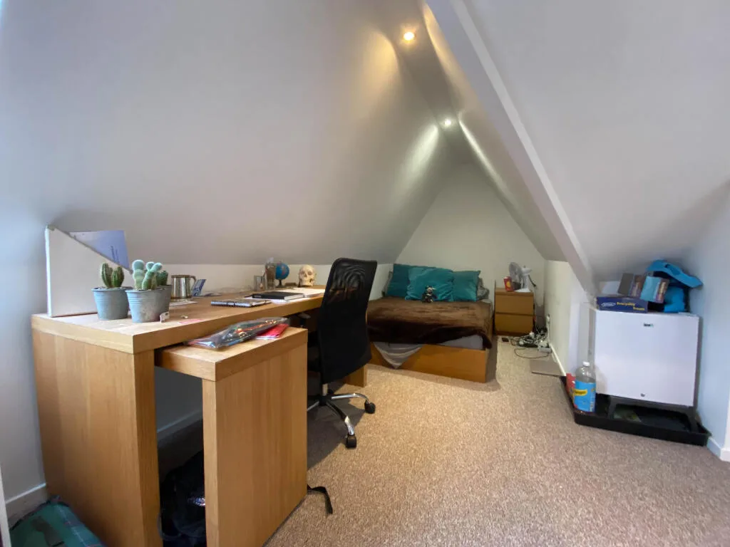 5 bedroom end of terrace house for rent