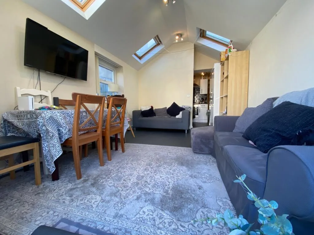 6 bedroom terraced house for rent