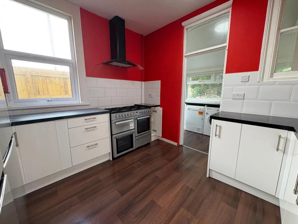 6 bedroom terraced house for rent