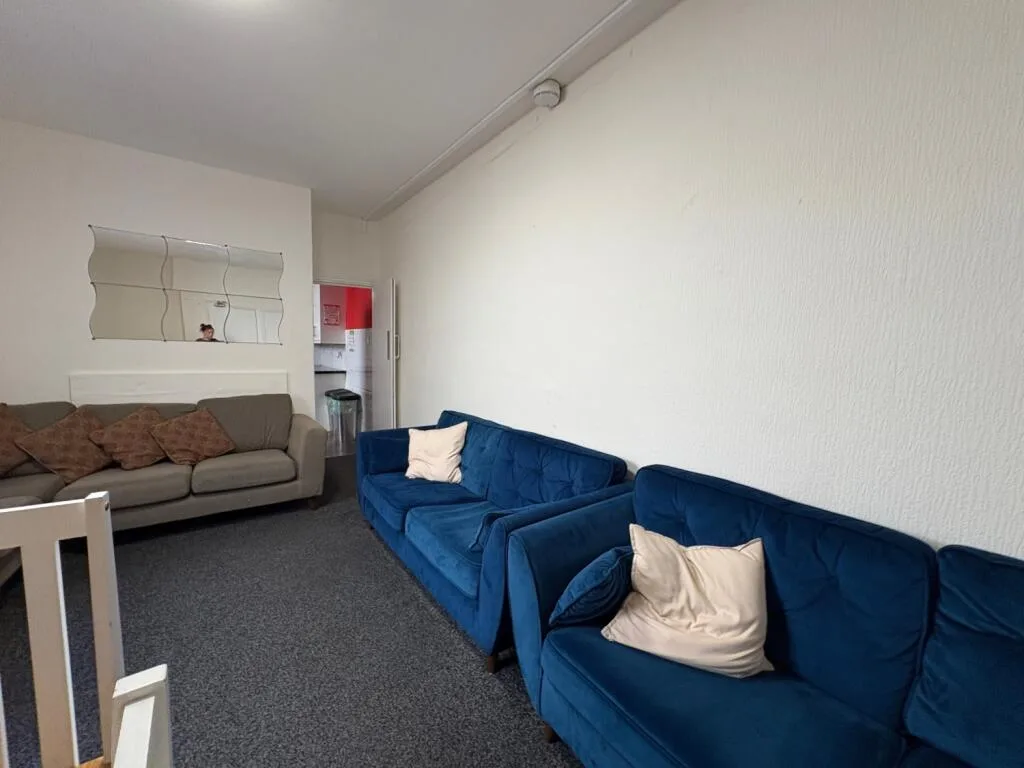 6 bedroom terraced house for rent