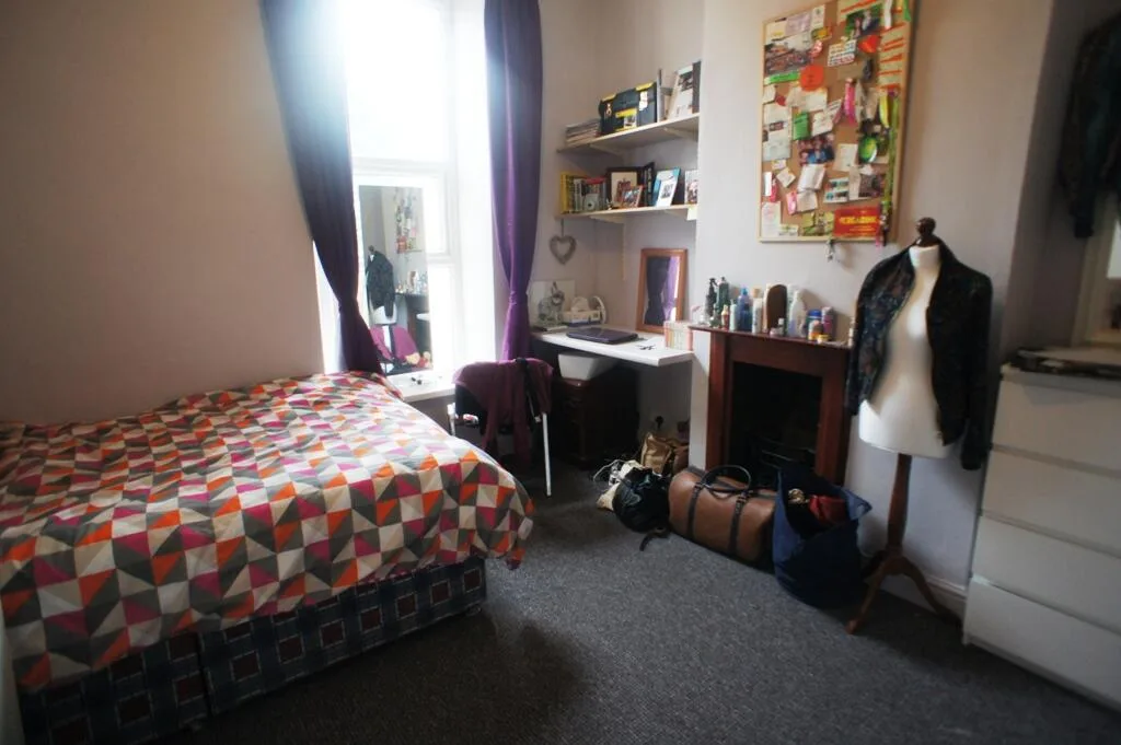 5 bedroom end of terrace house for rent