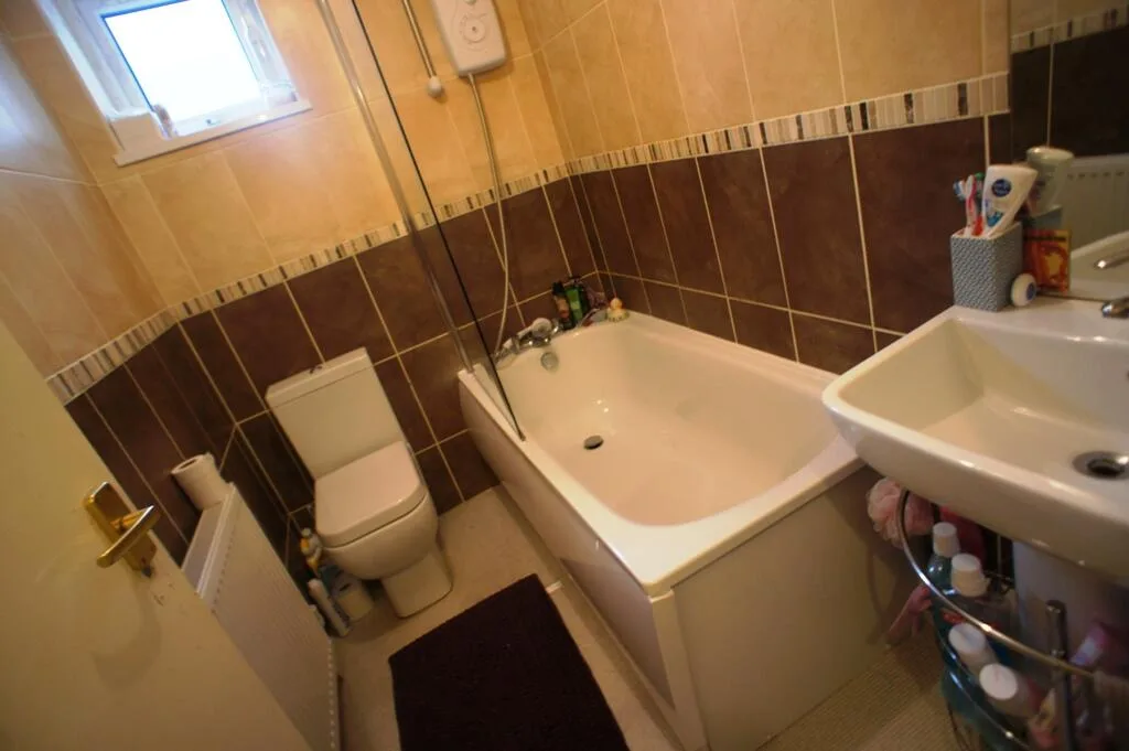 5 bedroom end of terrace house for rent
