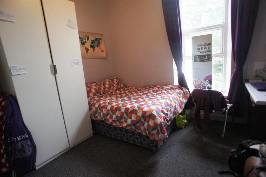 5 bedroom end of terrace house for rent