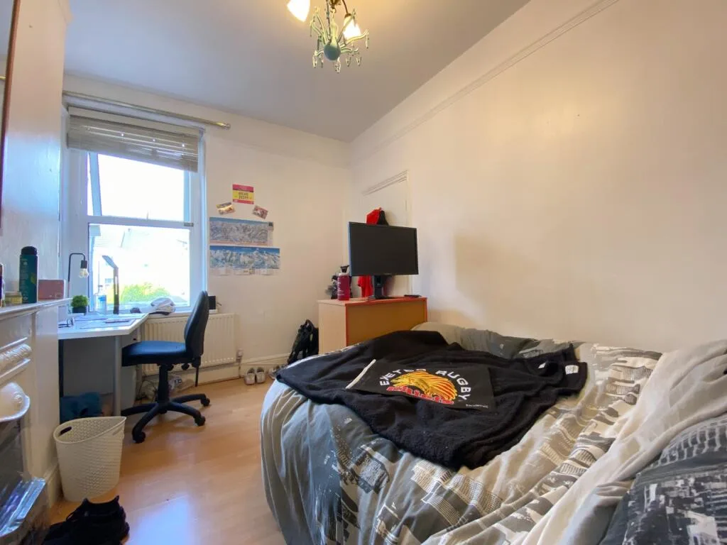 5 bedroom terraced house for rent
