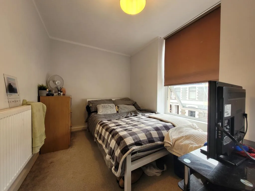 6 bedroom house for rent