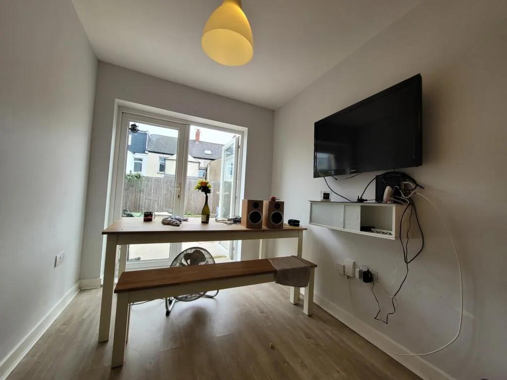 6 bedroom house for rent
