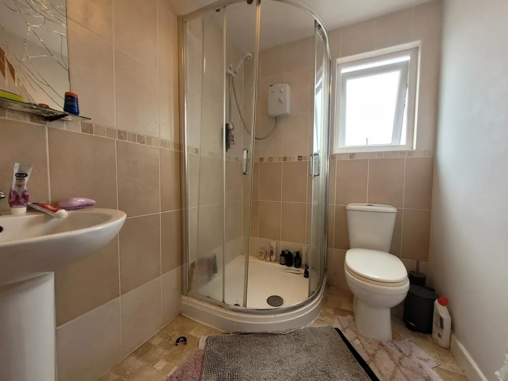 6 bedroom house for rent