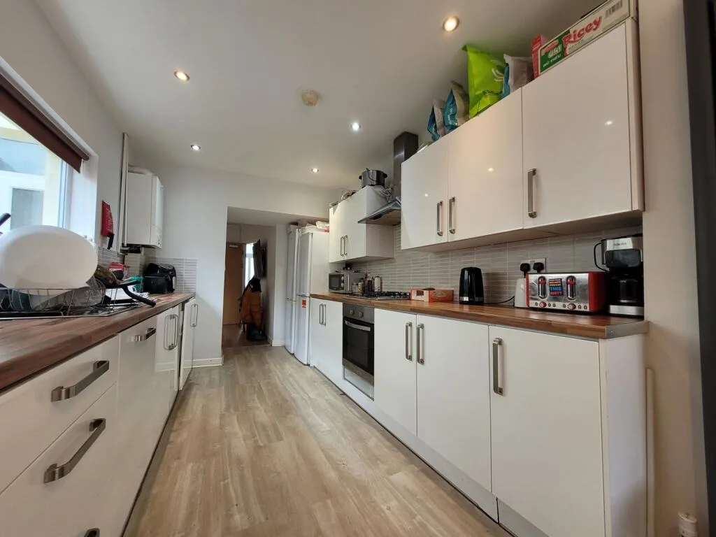 6 bedroom house for rent