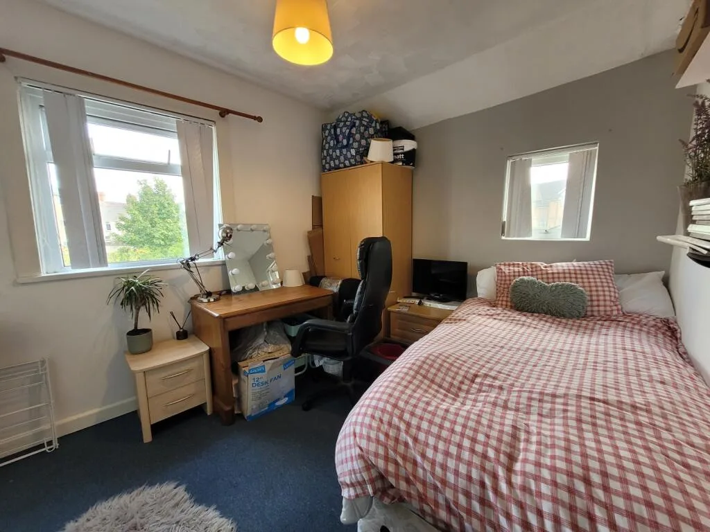6 bedroom house for rent