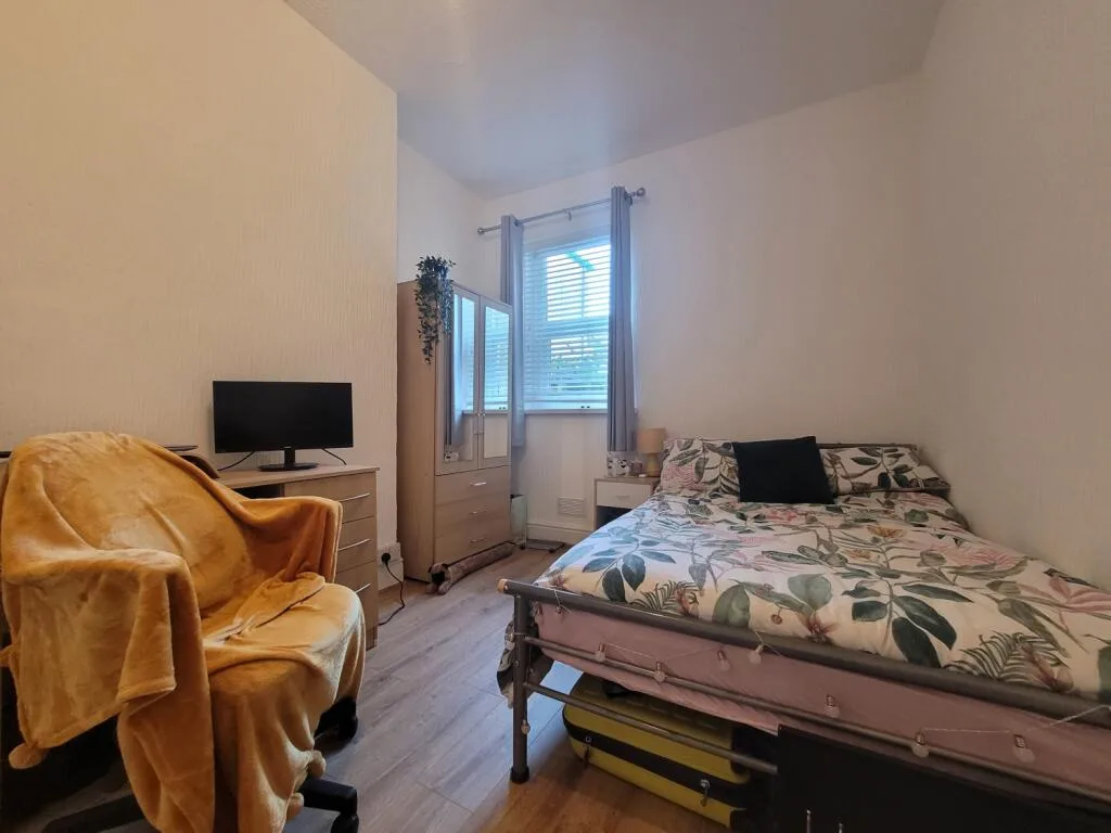 6 bedroom terraced house for rent