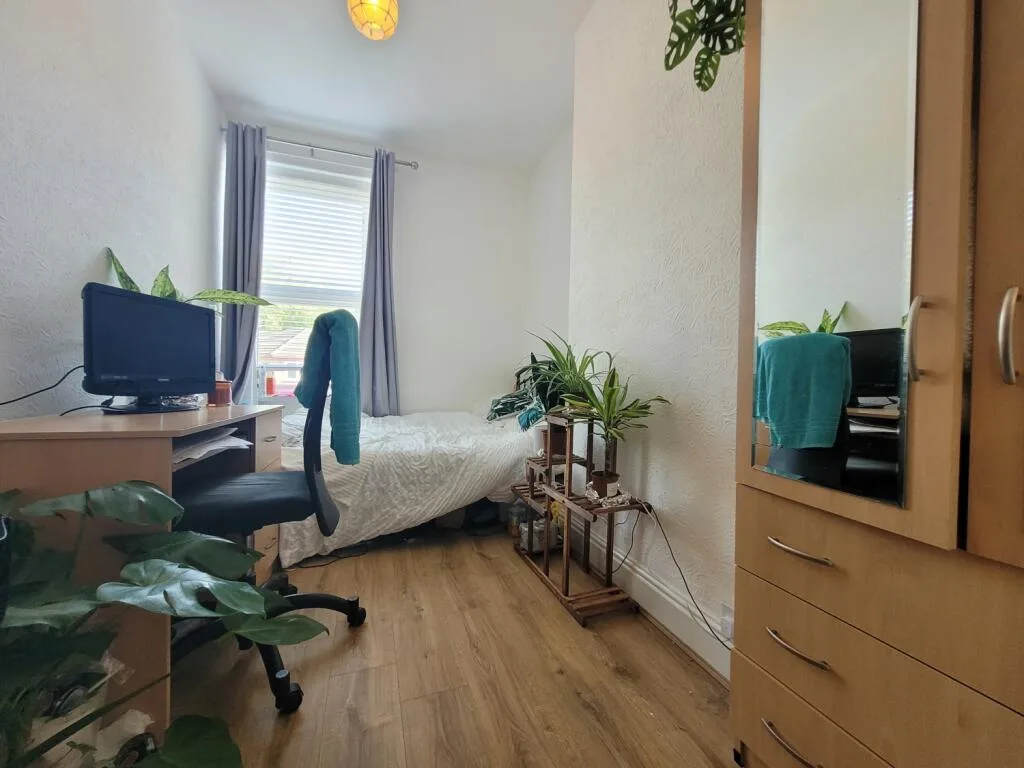 6 bedroom terraced house for rent