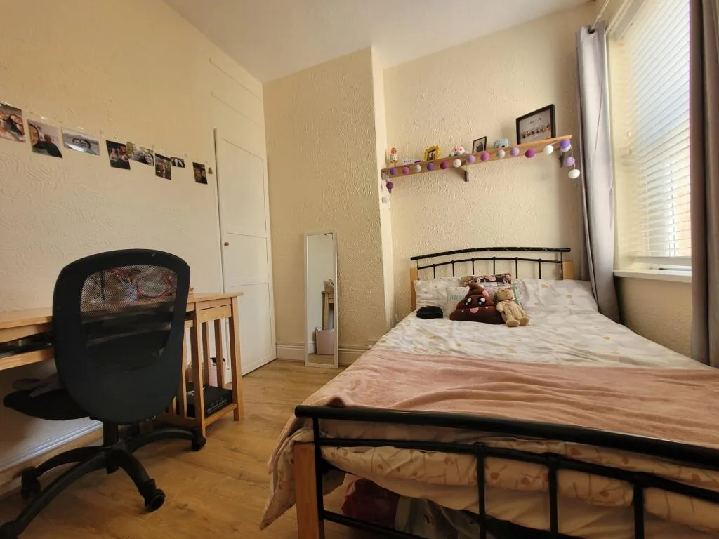 6 bedroom terraced house for rent