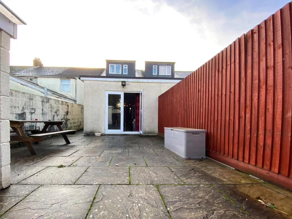 6 bedroom terraced house for rent