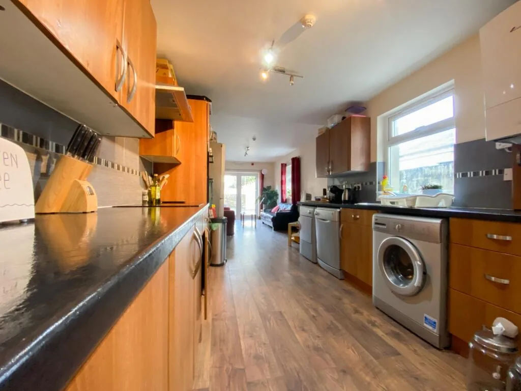 6 bedroom terraced house for rent