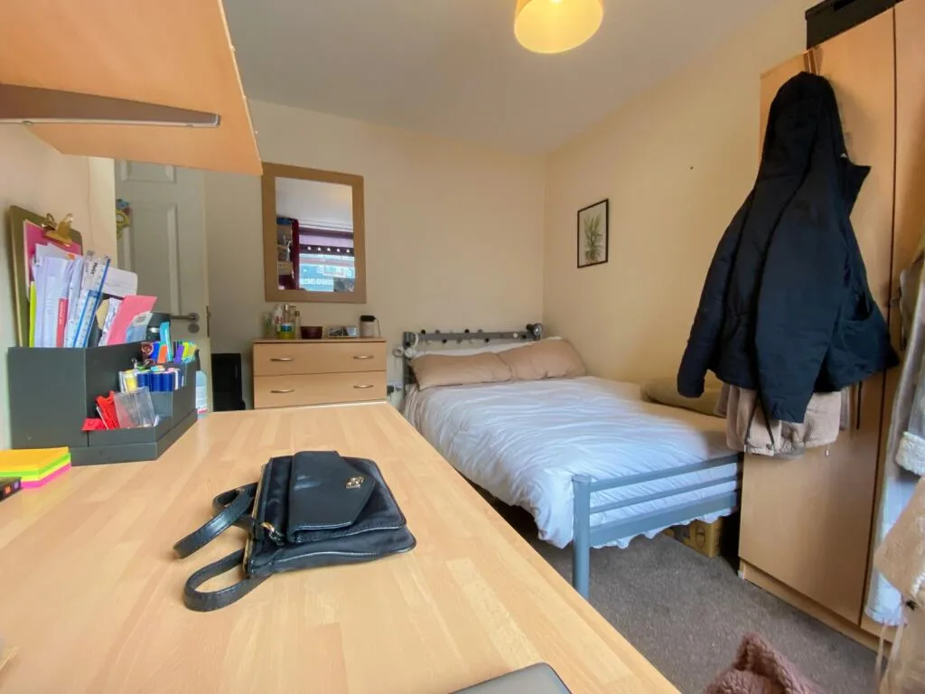 6 bedroom terraced house for rent