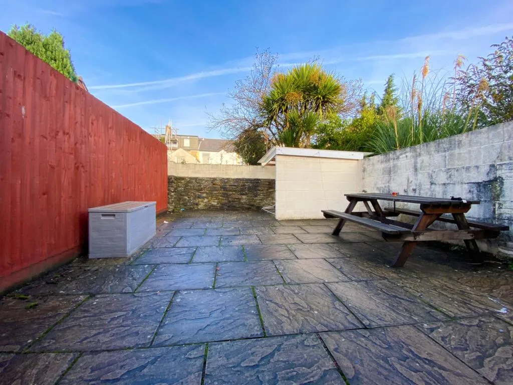 6 bedroom terraced house for rent