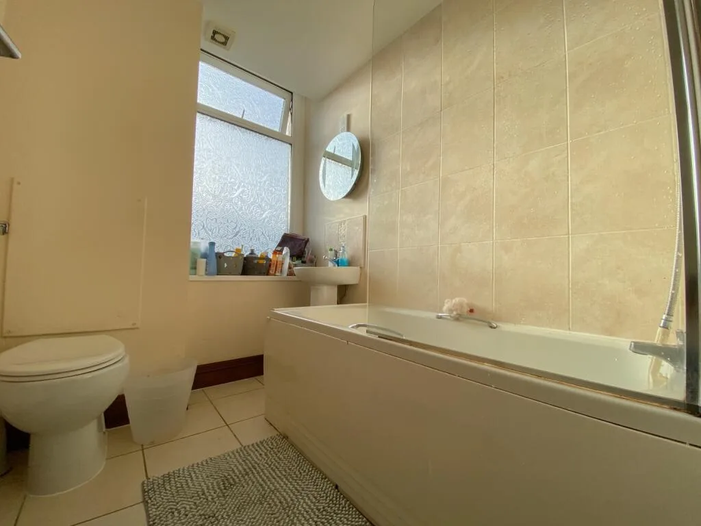 6 bedroom terraced house for rent