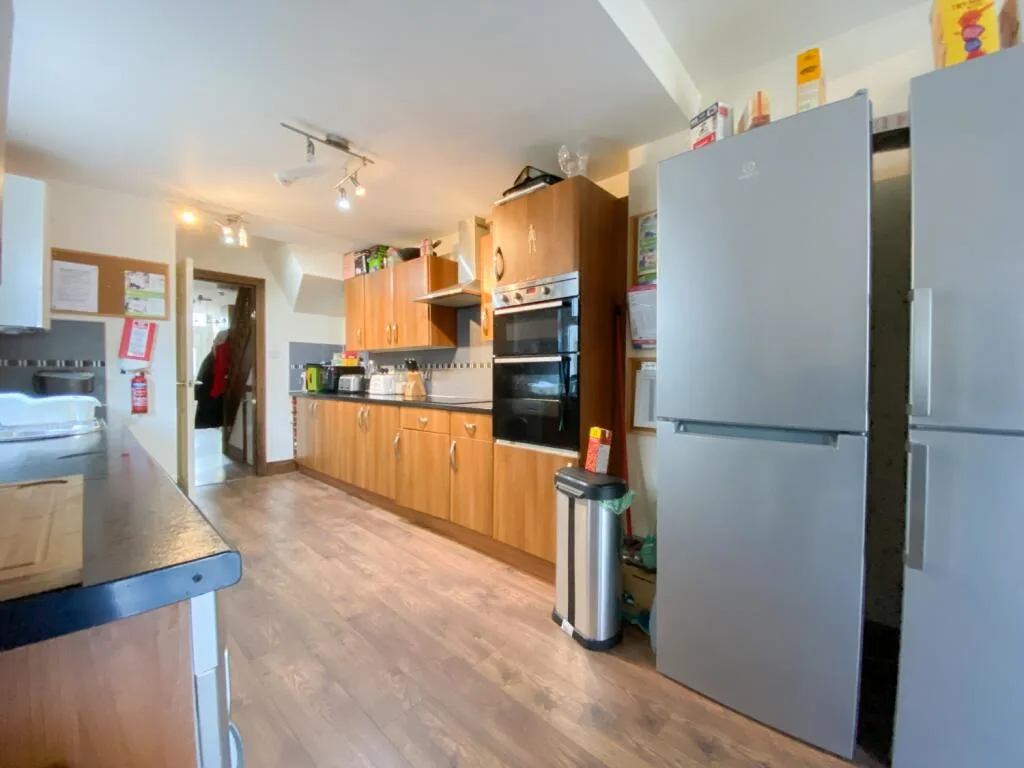 6 bedroom terraced house for rent