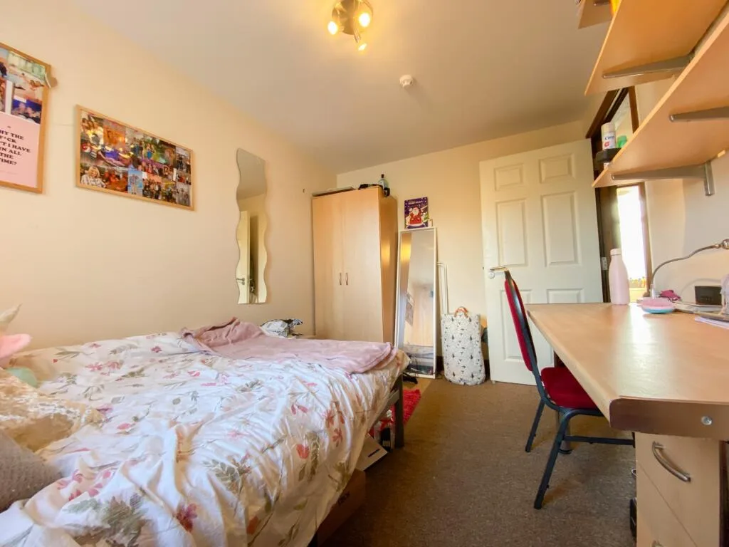 6 bedroom terraced house for rent