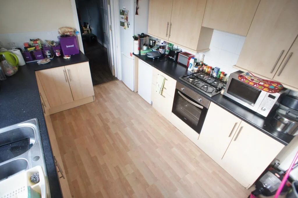 6 bedroom house for rent