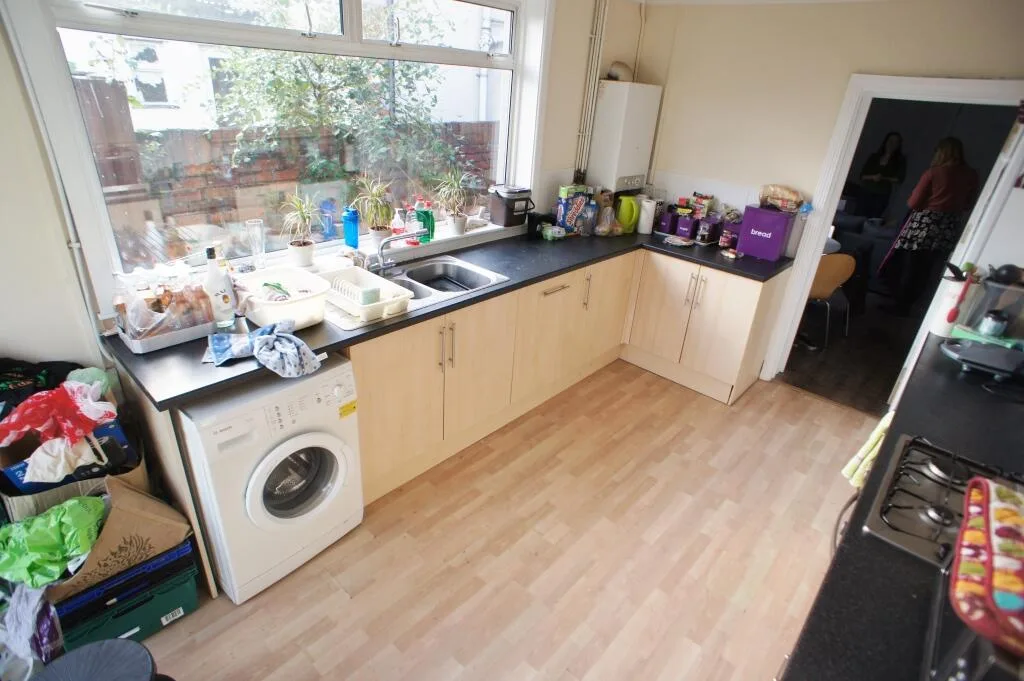 6 bedroom house for rent