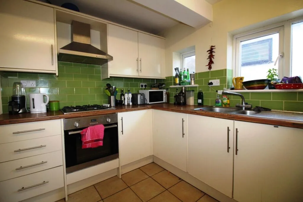 5 bedroom terraced house for rent