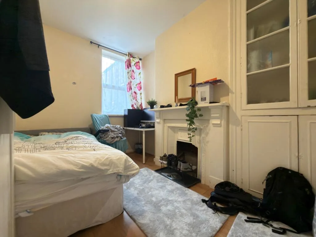 5 bedroom terraced house for rent