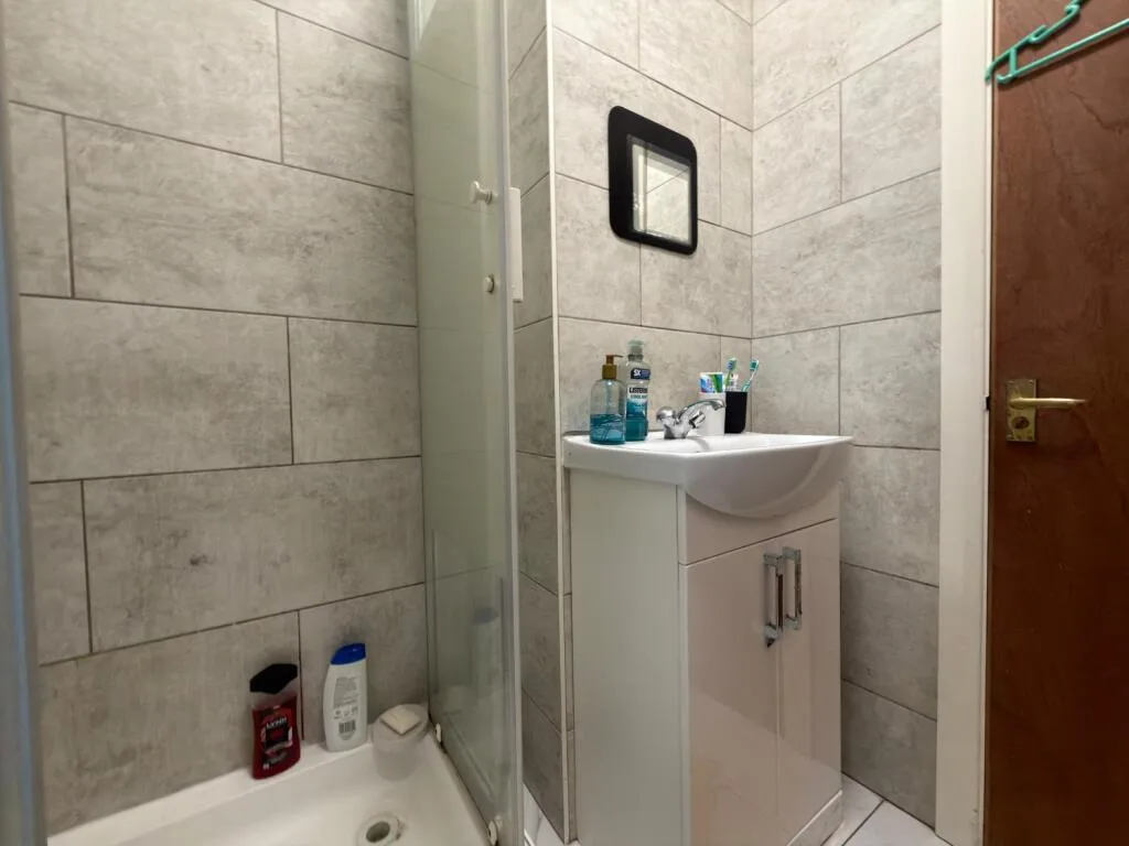 5 bedroom terraced house for rent