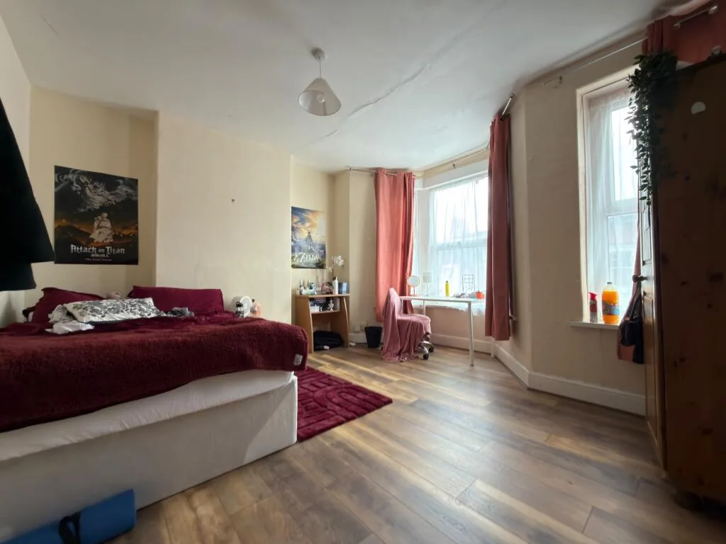 5 bedroom terraced house for rent