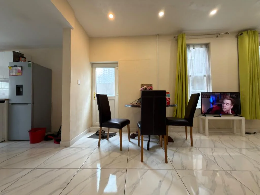 5 bedroom terraced house for rent