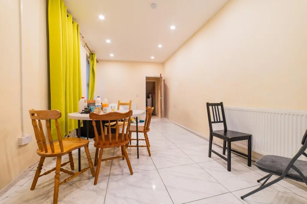 5 bedroom terraced house for rent