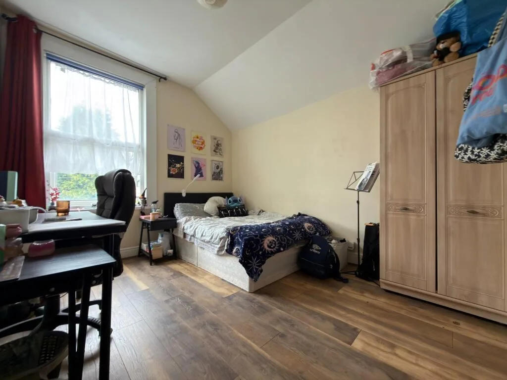5 bedroom terraced house for rent