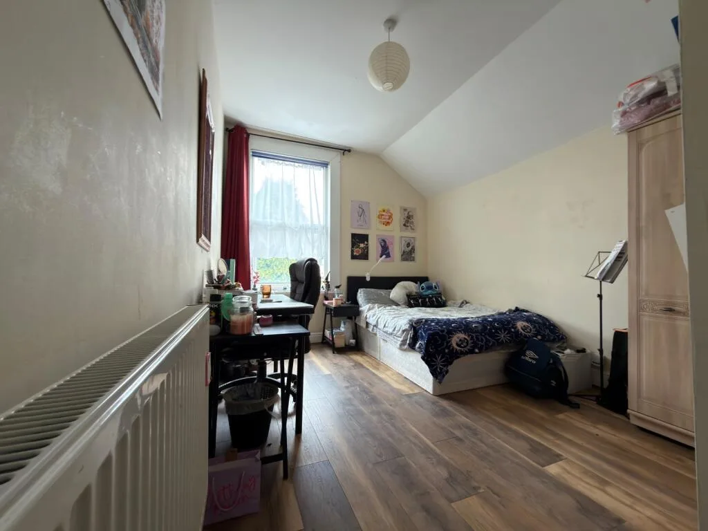 5 bedroom terraced house for rent