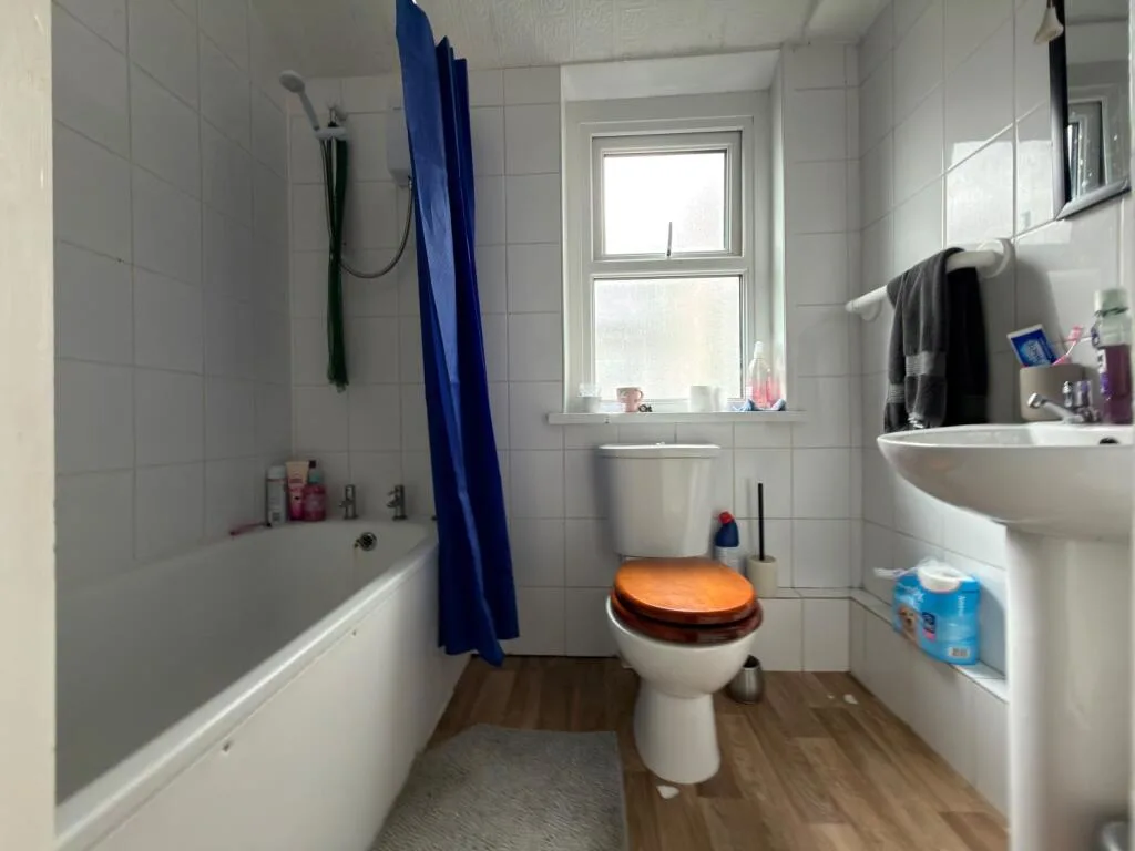 5 bedroom terraced house for rent