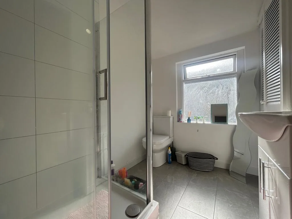 5 bedroom terraced house for rent