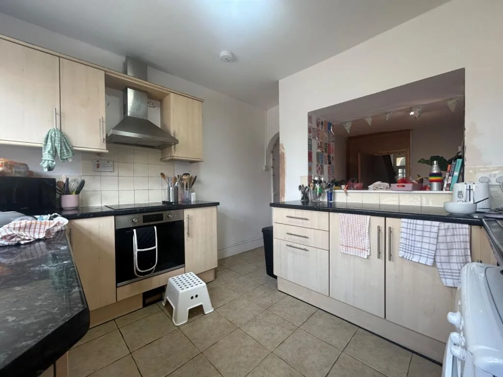 5 bedroom terraced house for rent