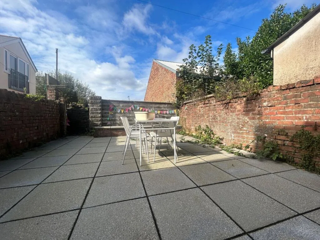 5 bedroom terraced house for rent