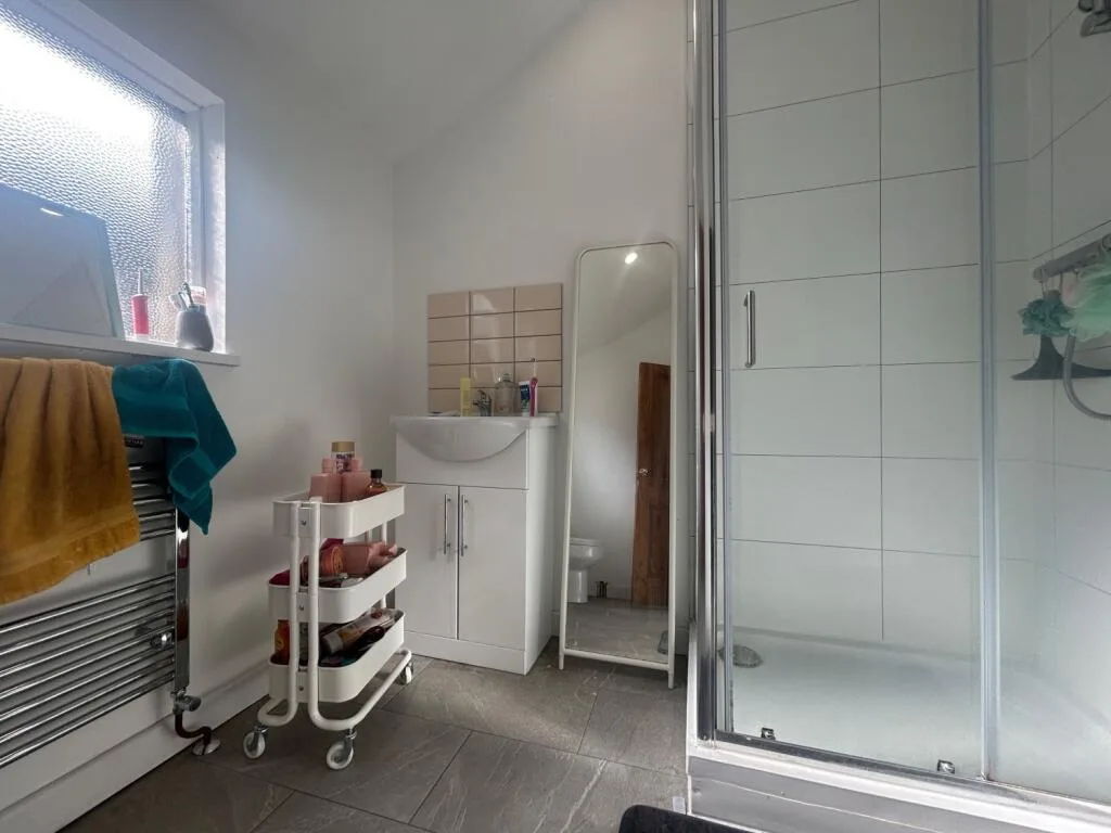 5 bedroom terraced house for rent