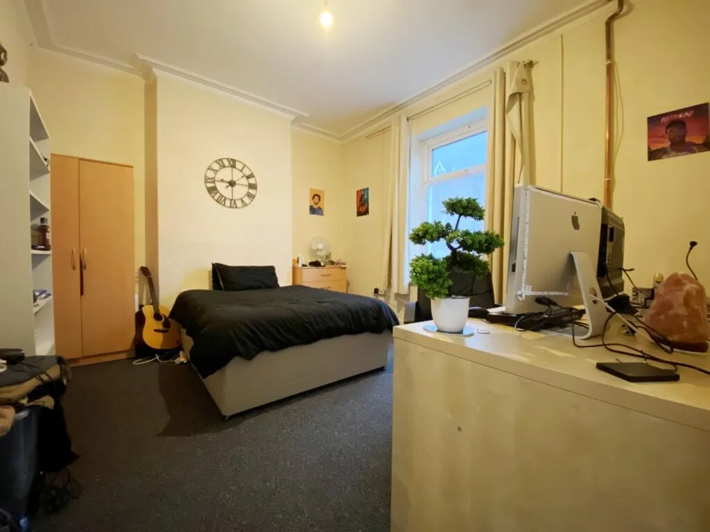 5 bedroom terraced house for rent