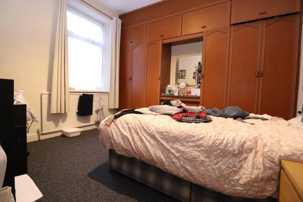 5 bedroom terraced house for rent