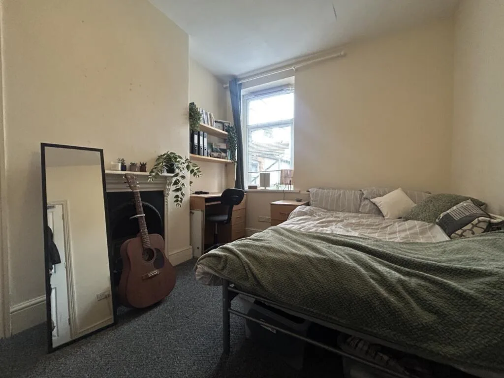 5 bedroom terraced house for rent