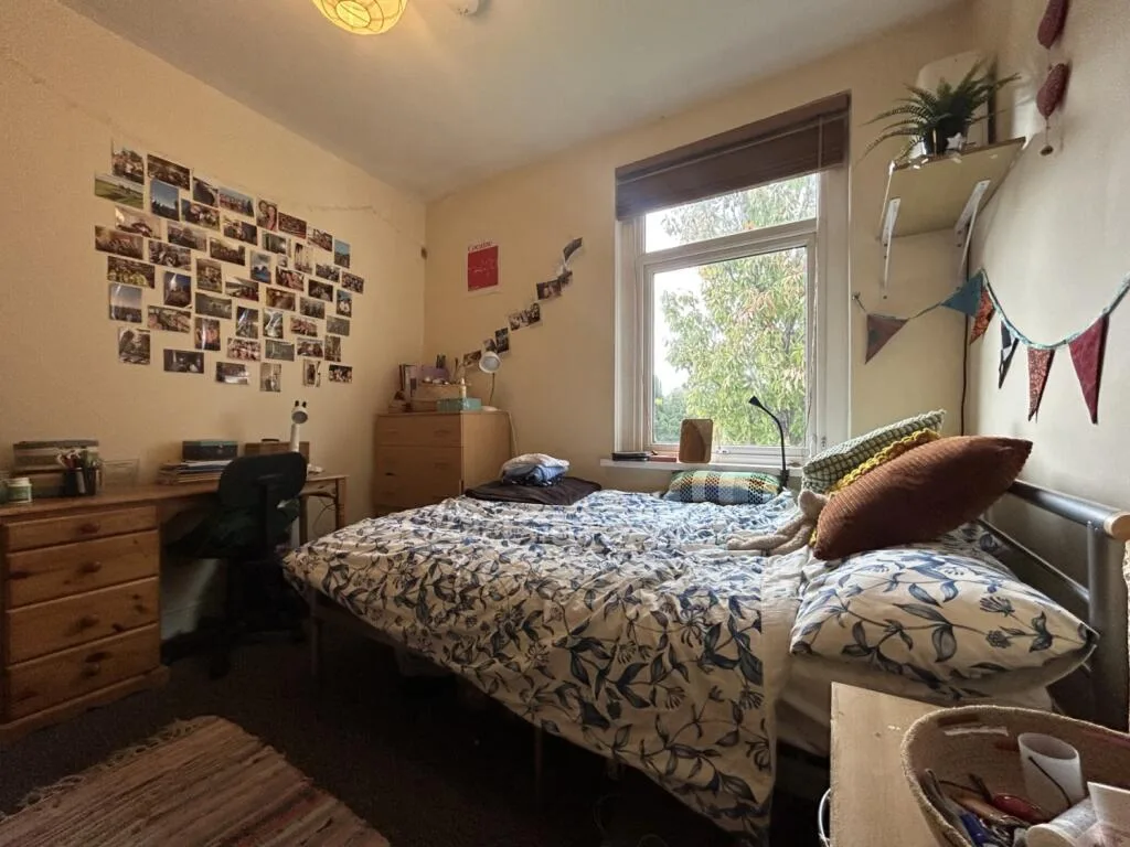5 bedroom terraced house for rent