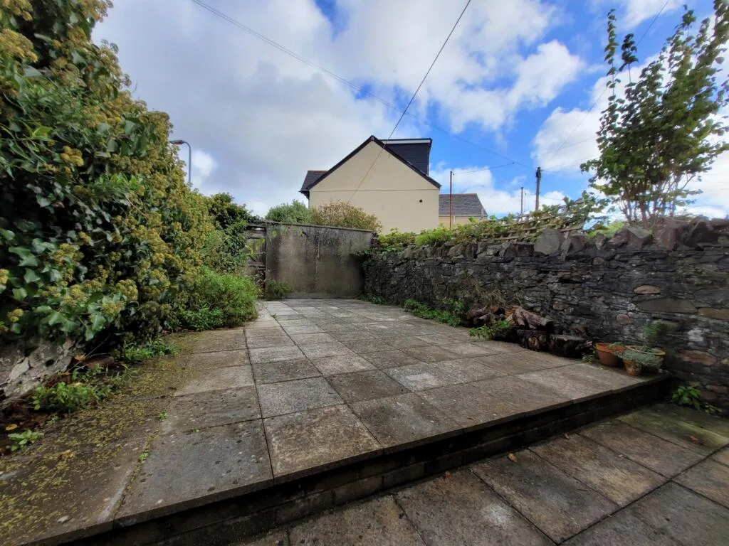 5 bedroom terraced house for rent